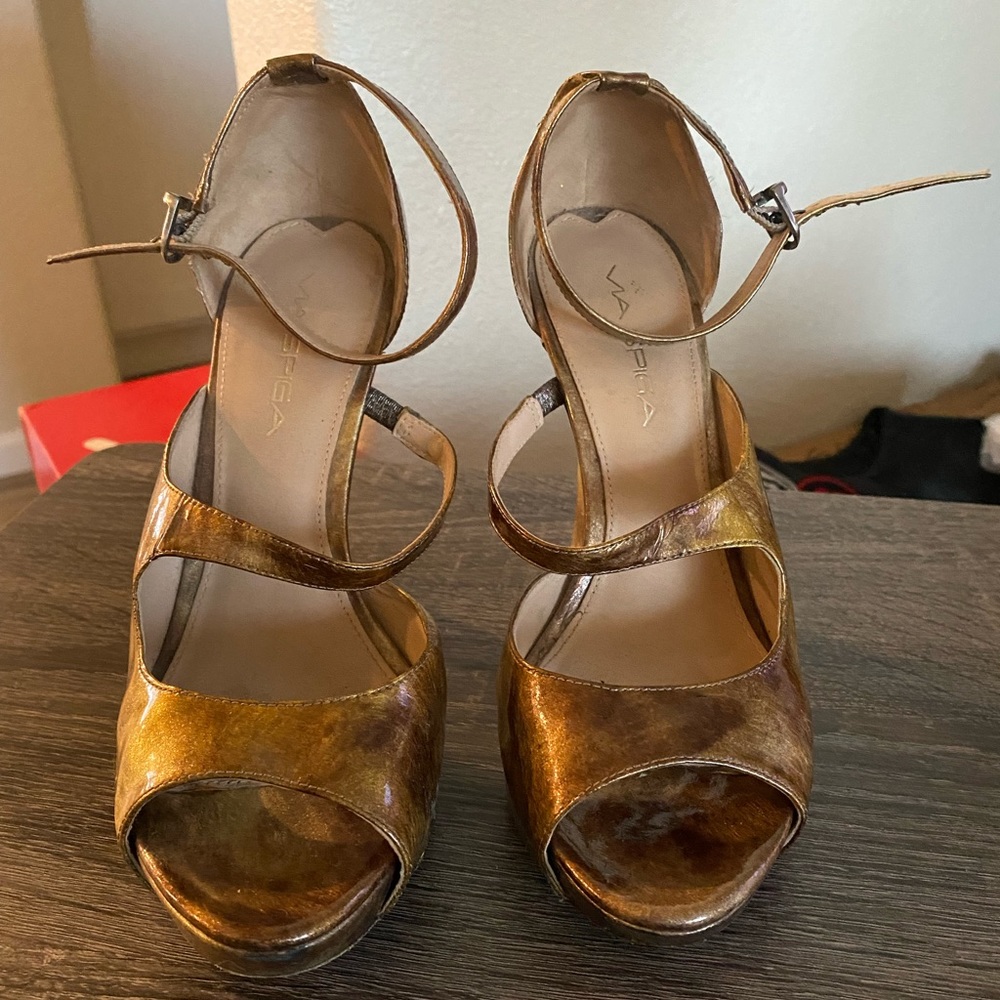 Via Spiga Granite - Copper/gold size 6